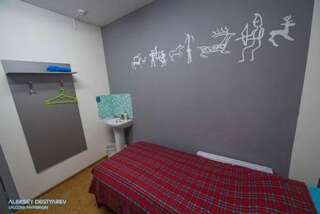 Гостиница Lucomoria Hostel Abakan Абакан Спальное место на двухъярусной кровати в общем номере для мужчин и женщин-5