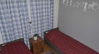 Гостиница Lucomoria Hostel Abakan Абакан Спальное место на двухъярусной кровати в общем номере для мужчин и женщин-3
